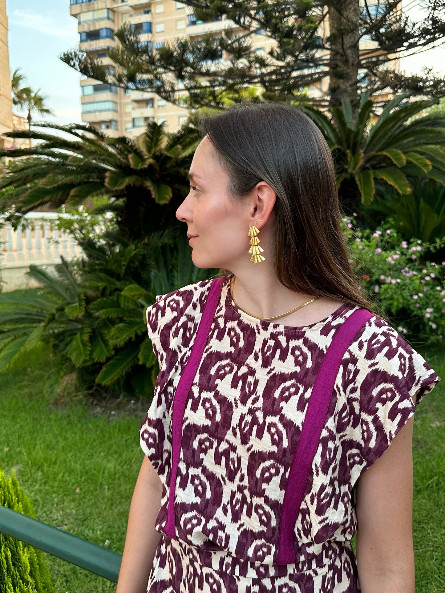 Pendientes para invitada de acero inoxidable en color oro. Estos pendientes son perfectos para elevar tus looks en eventos. Son hipoalergénicos.