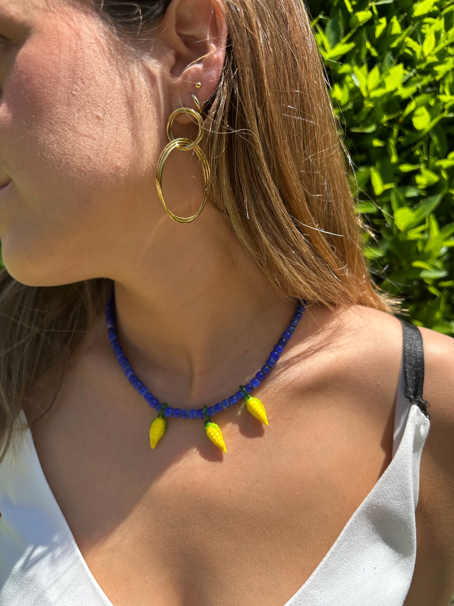 Pendientes de acero inoxidable en color oro. Estos pendientes son perfectos para elevar tus looks en eventos y en el día a día. Son hipoalergénicos.