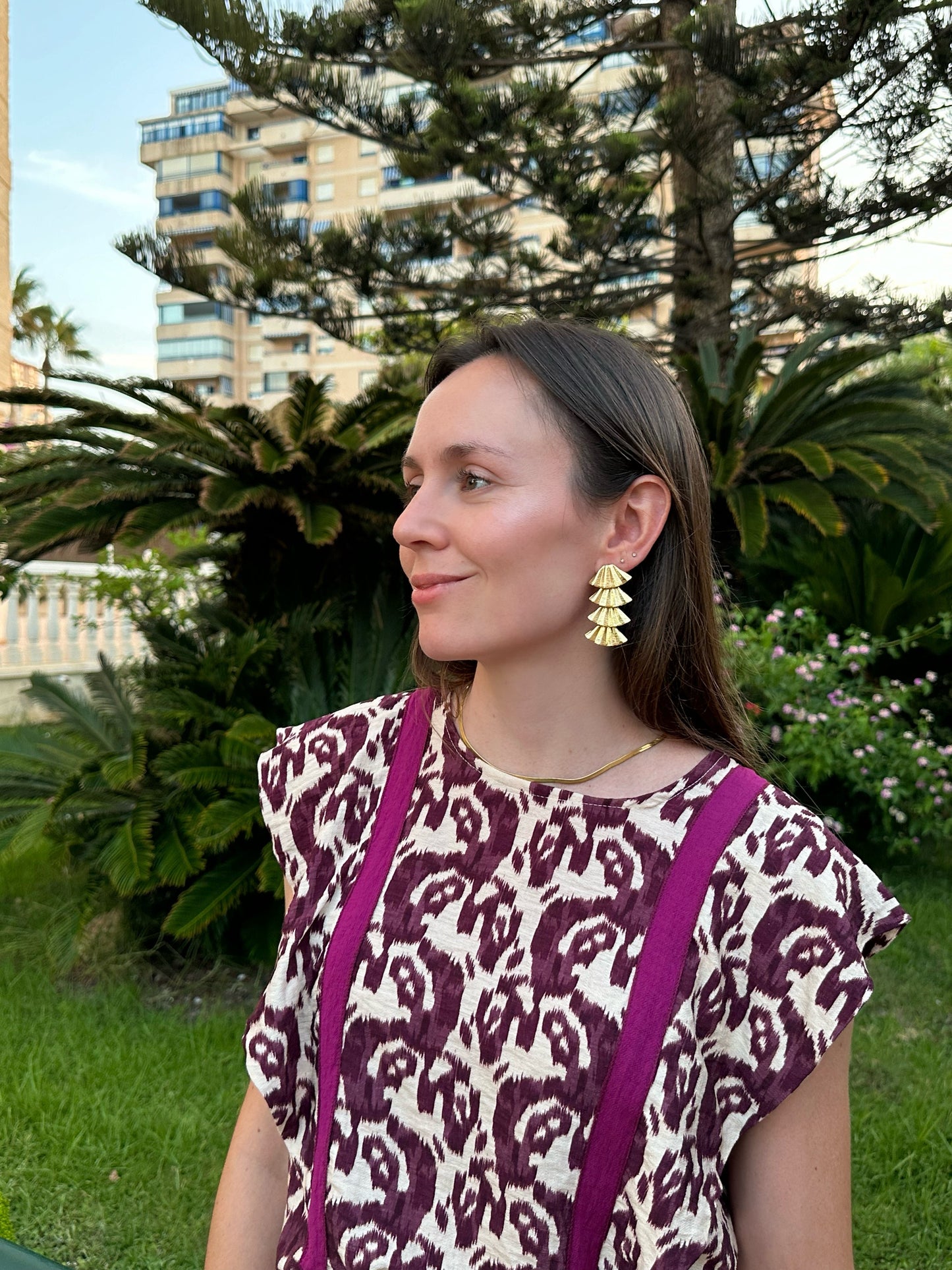 Pendientes para invitada de acero inoxidable en color oro. Estos pendientes son perfectos para elevar tus looks en eventos. Son hipoalergénicos.