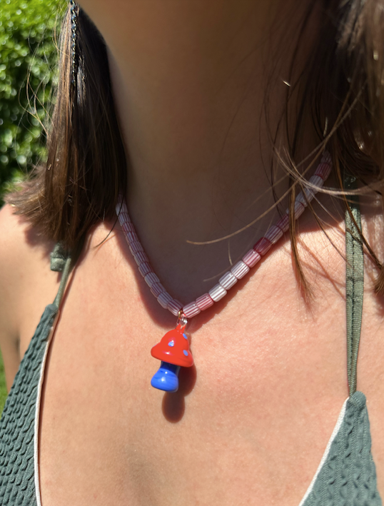 Collar del Verano, con bolas de cerámica y seta de cristal de murano