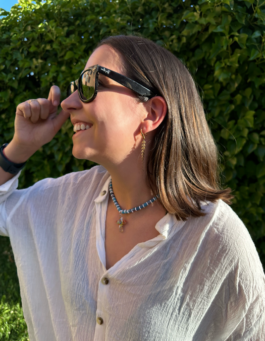 Collar del Verano, con bolas de cerámica y arcilla polimérica con cruz de cristal de murano