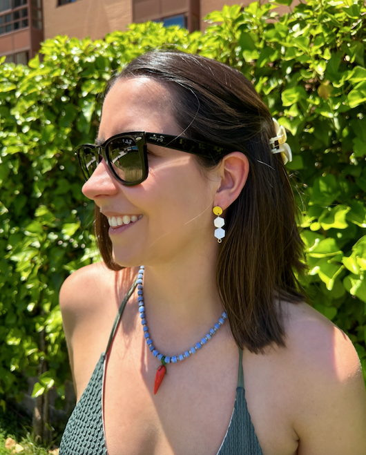 Pendientes hechos a mano de acero inoxidable con 2 hexágonos en nácar.