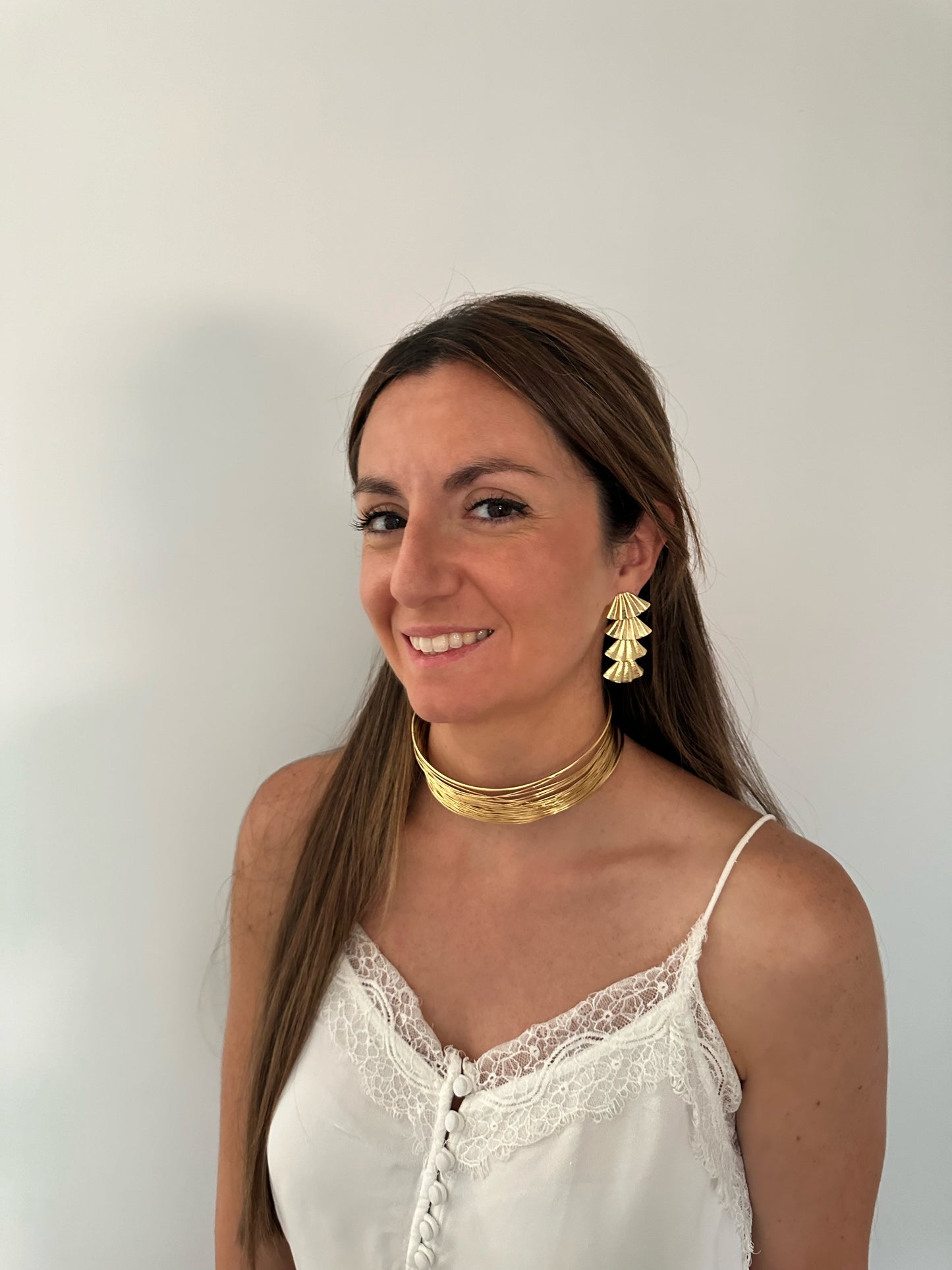 Pendientes para invitada de acero inoxidable en color oro. Estos pendientes son perfectos para elevar tus looks en eventos. Son hipoalergénicos.