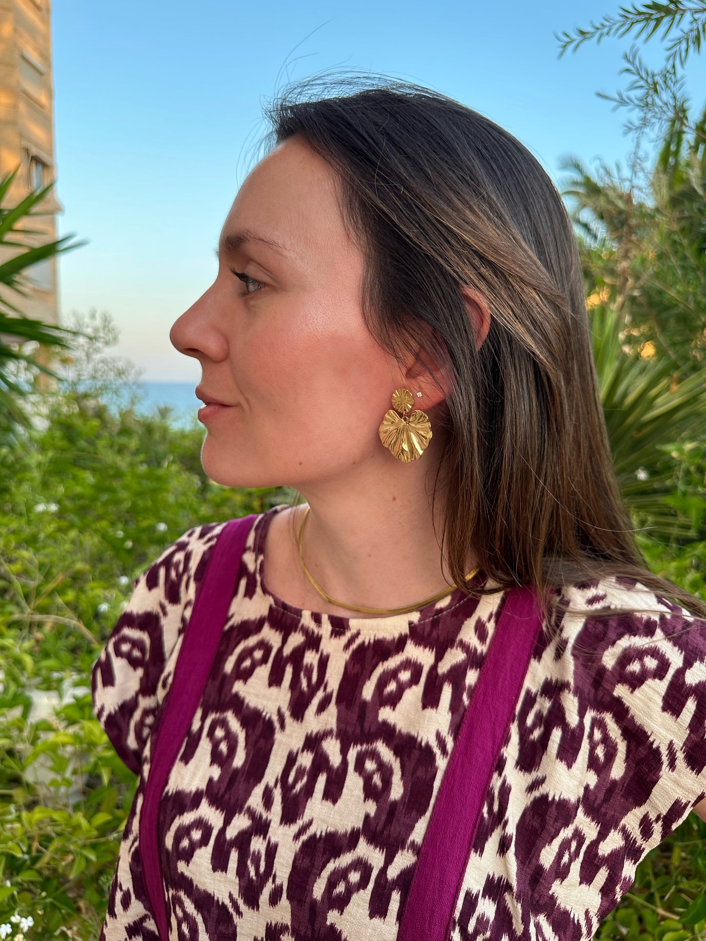 Pendientes para invitada de acero inoxidable en color oro. Estos pendientes son perfectos para elevar tus looks en eventos. Son hipoalergénicos.
