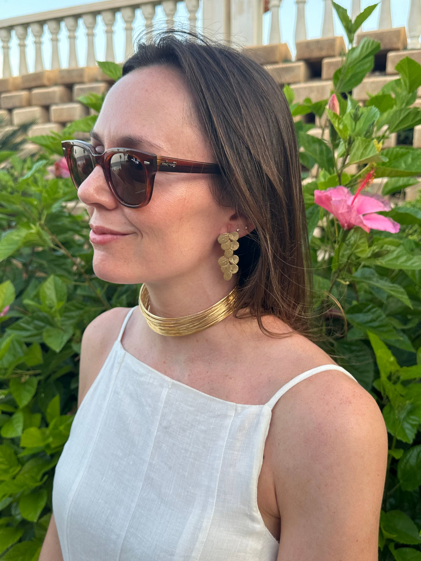 Pendientes para invitada de acero inoxidable en color oro. Estos pendientes son perfectos para elevar tus looks en eventos. Son hipoalergénicos.