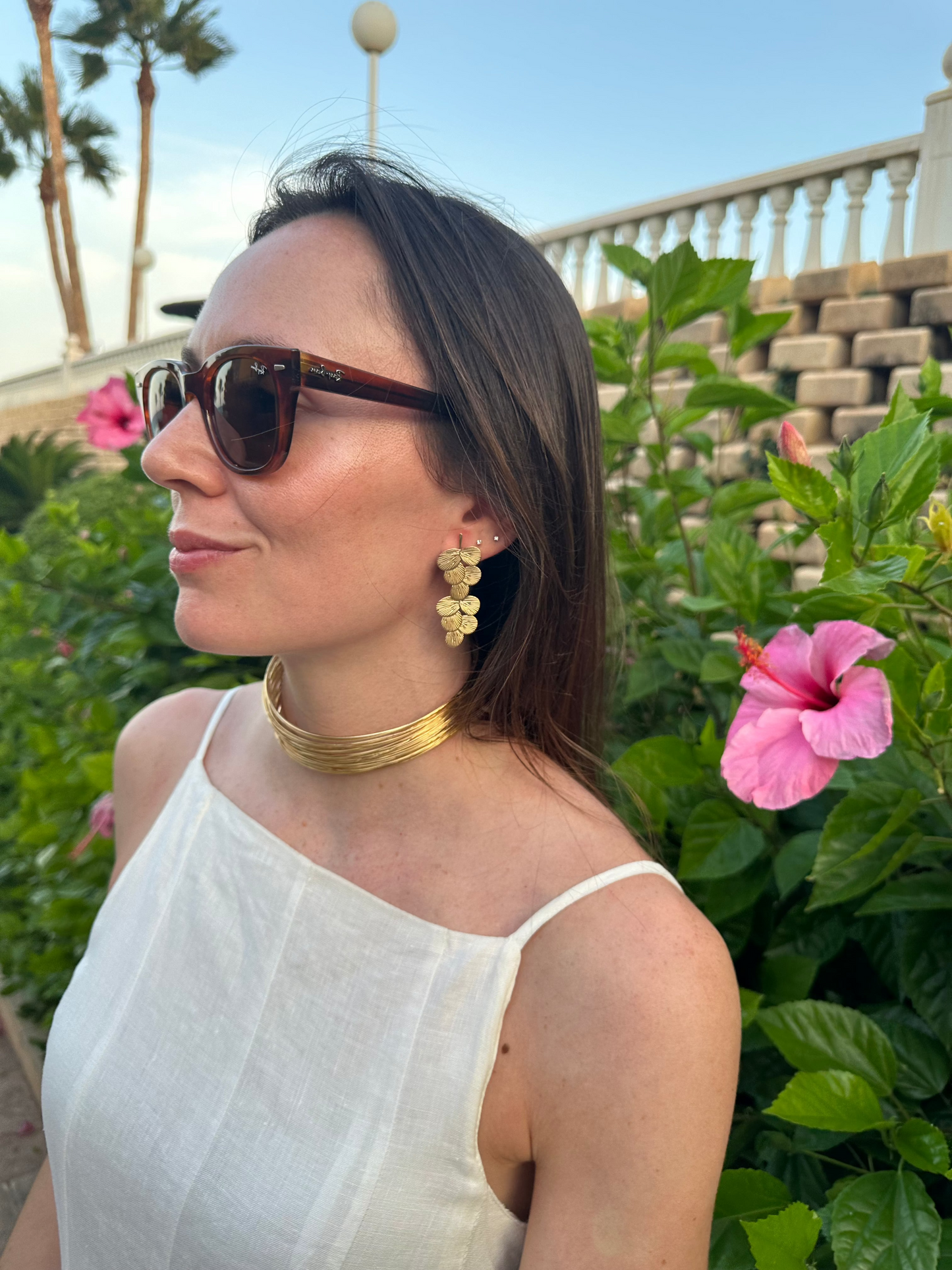 Pendientes para invitada de acero inoxidable en color oro. Estos pendientes son perfectos para elevar tus looks en eventos. Son hipoalergénicos.