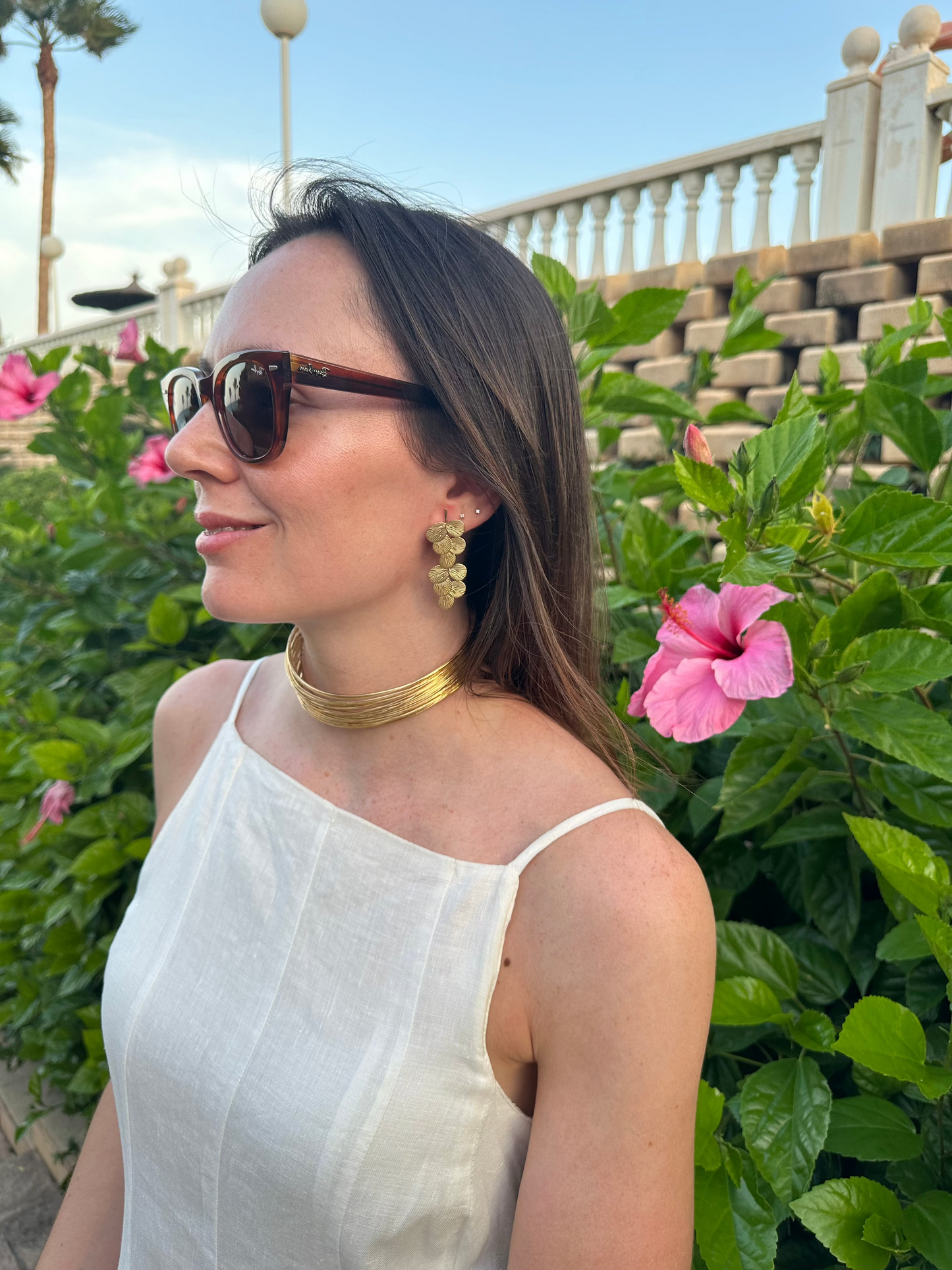 Pendientes para invitada de acero inoxidable en color oro. Estos pendientes son perfectos para elevar tus looks en eventos. Son hipoalergénicos.