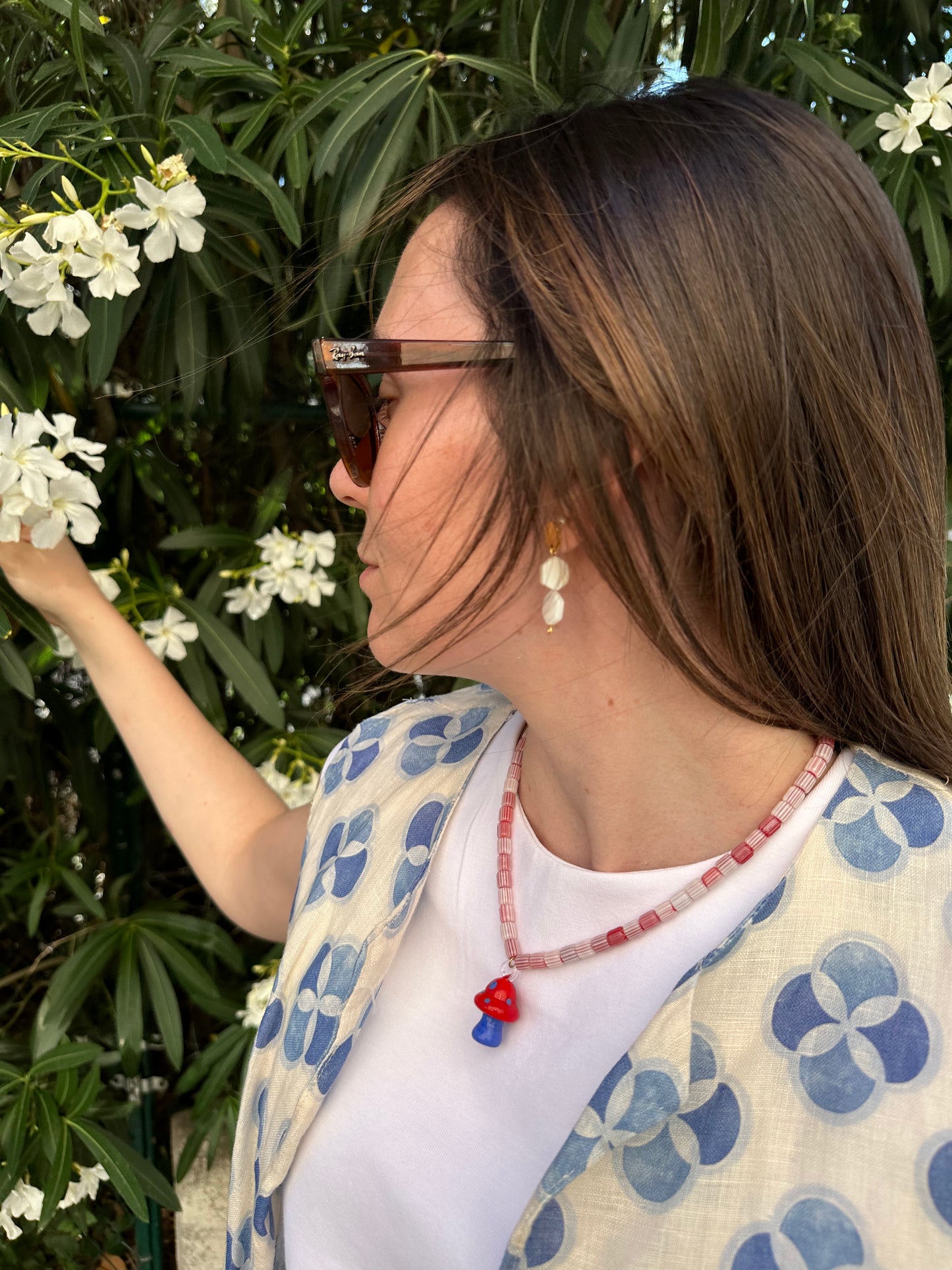 Collar del Verano, con bolas de cerámica y seta de cristal de murano
