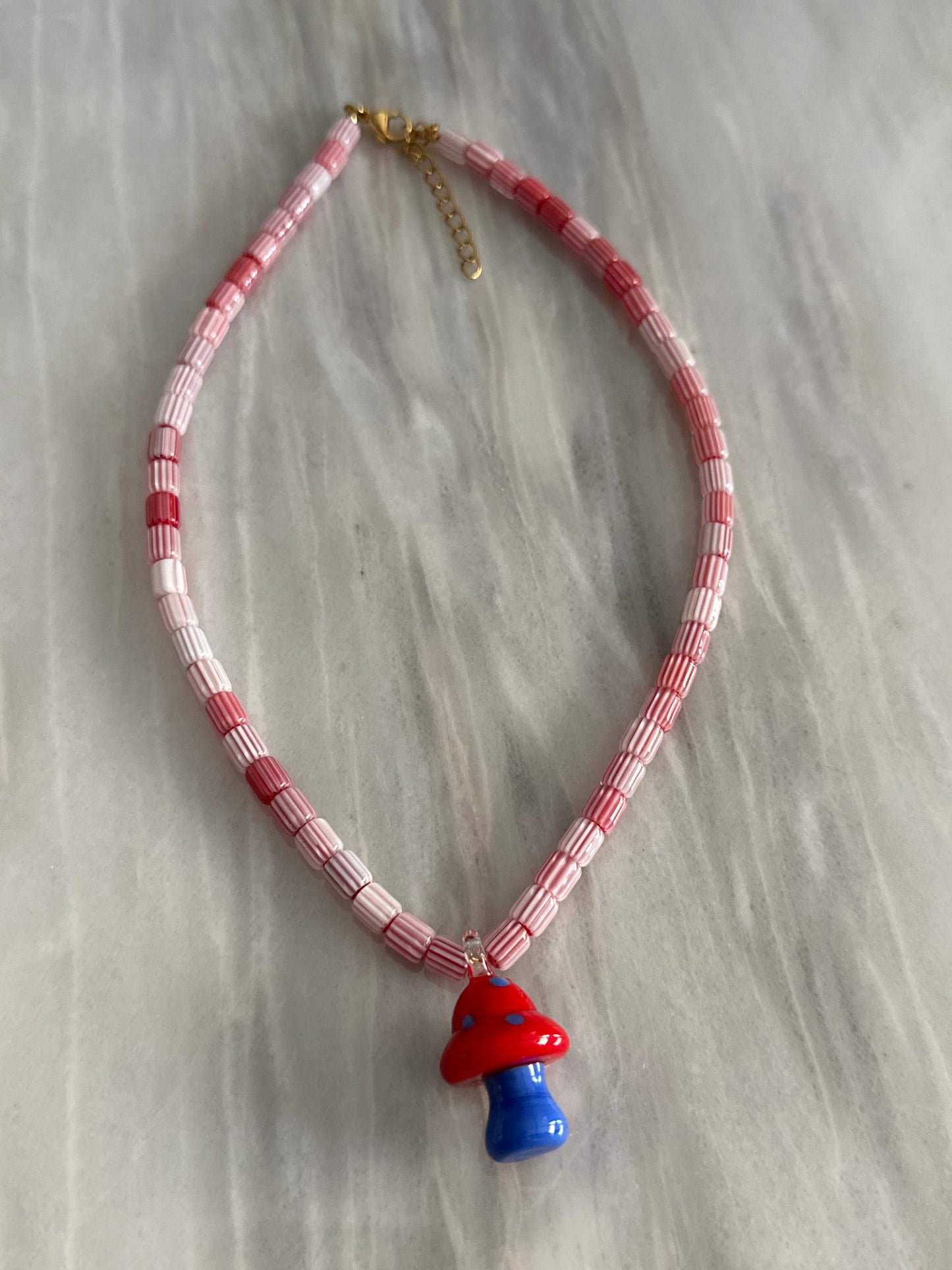 Collar del Verano, con bolas de cerámica y seta de cristal de murano