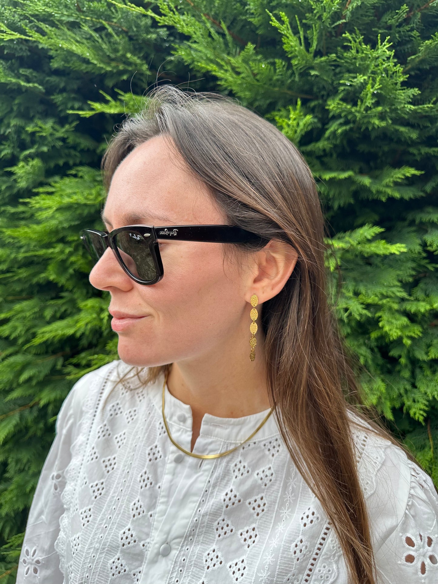 Pendientes para invitada de acero inoxidable en color oro. Estos pendientes son perfectos para elevar tus looks en eventos. Son hipoalergénicos.