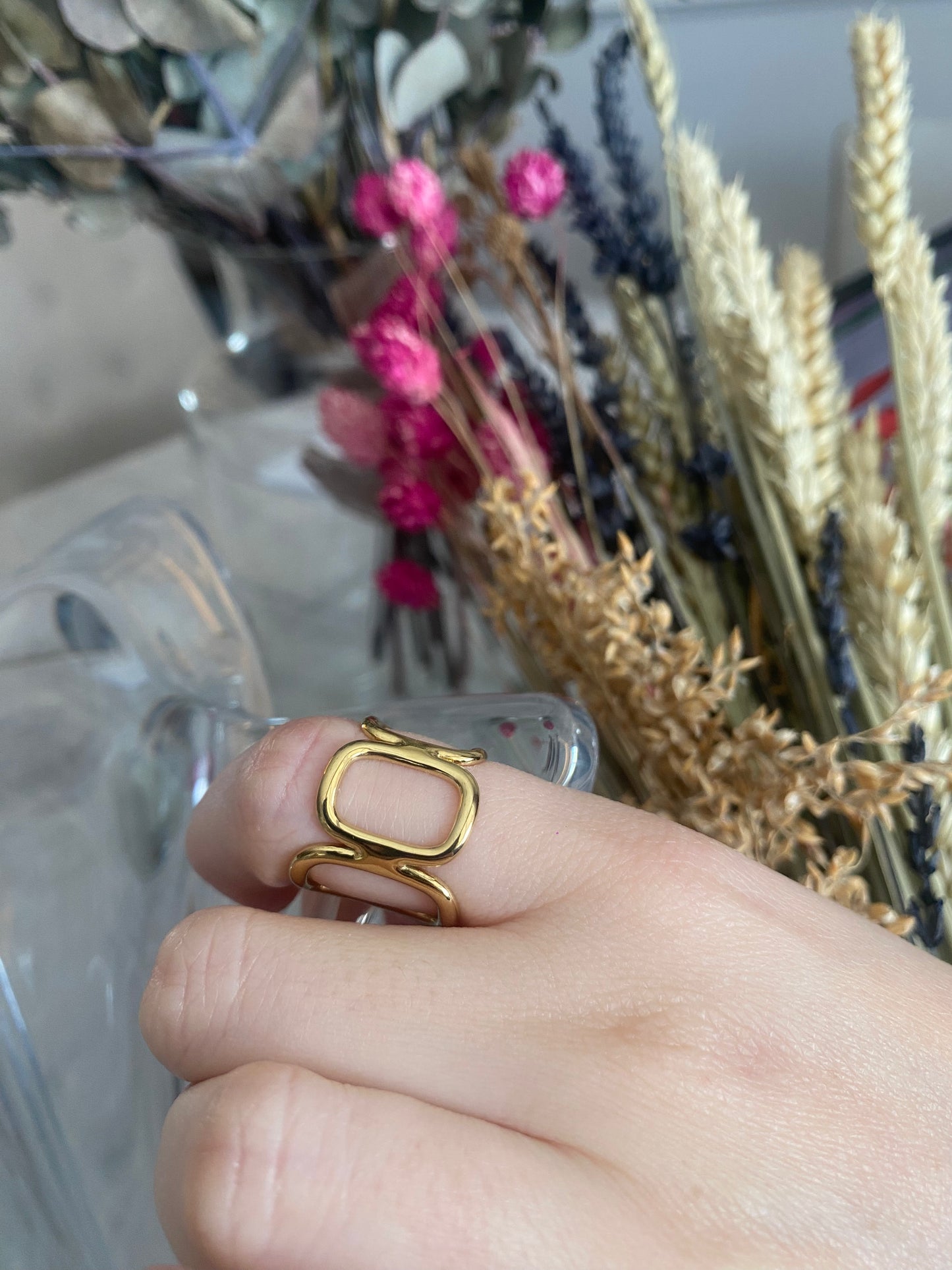 Anillo ajustable con óvalos de acero inoxidable en oro