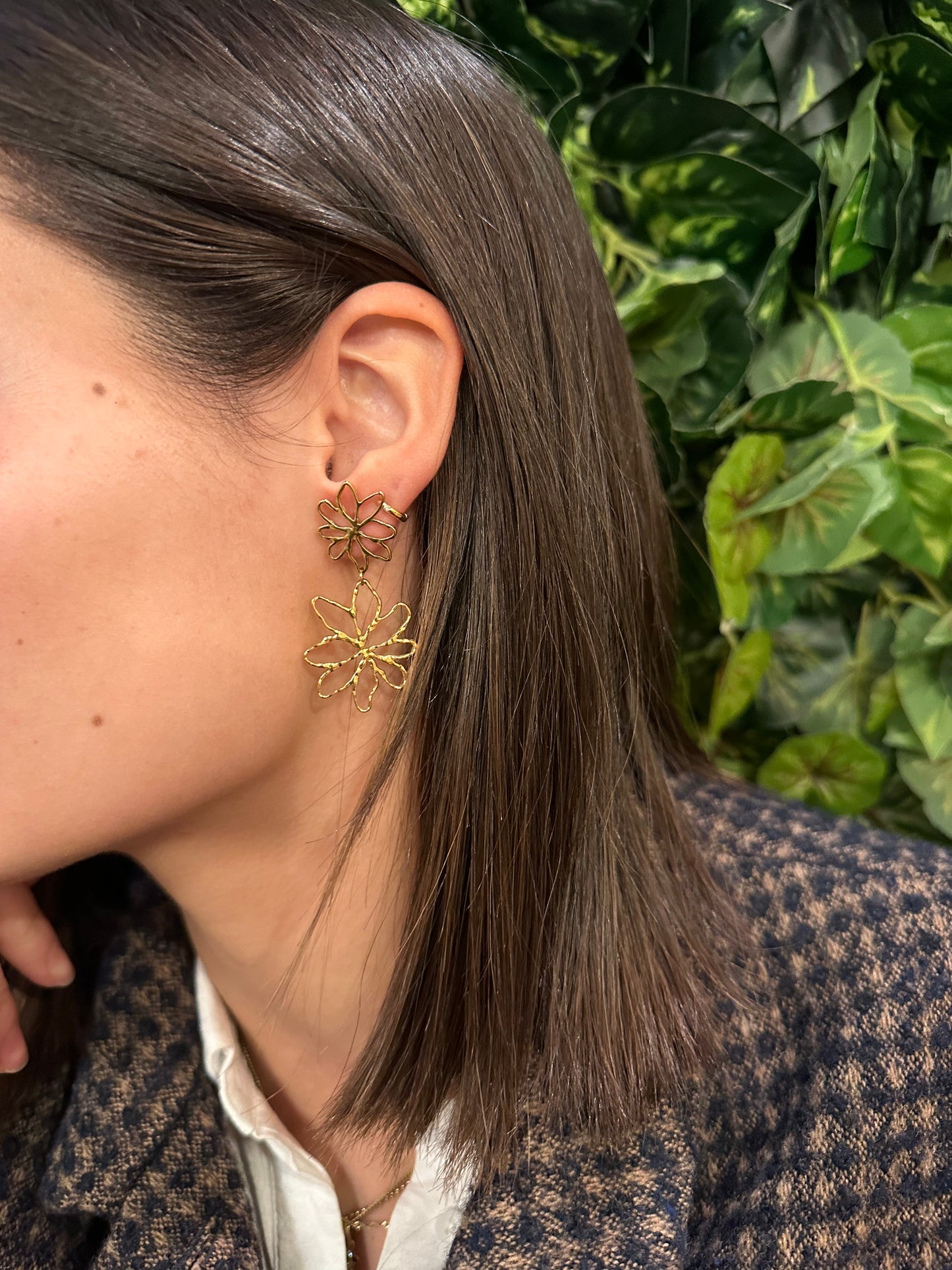 Pendientes para invitada de acero inoxidable en color oro. Estos pendientes son perfectos para elevar tus looks en eventos. Son hipoalergénicos.