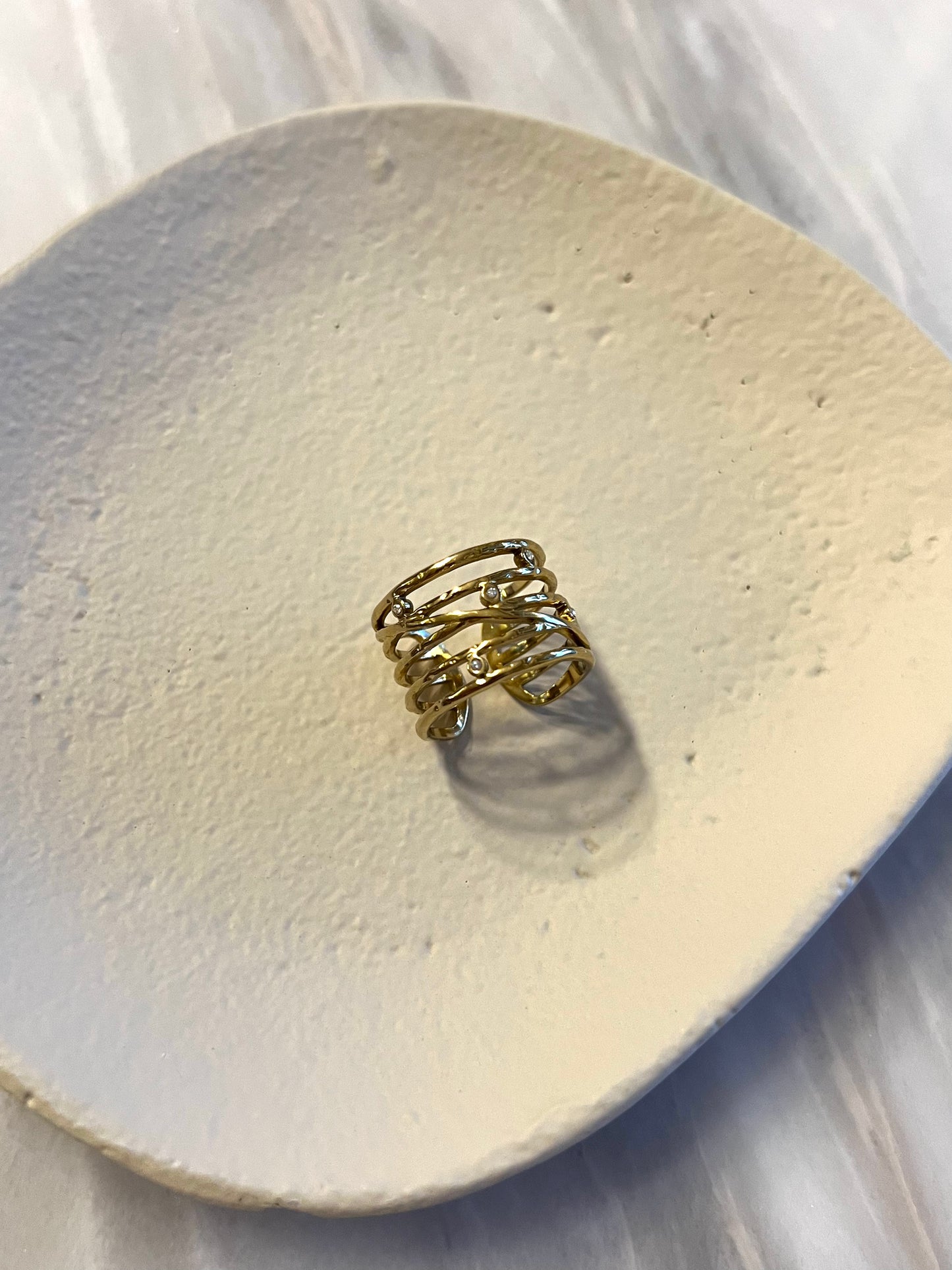 Anillo ajustable circonitas en color oro