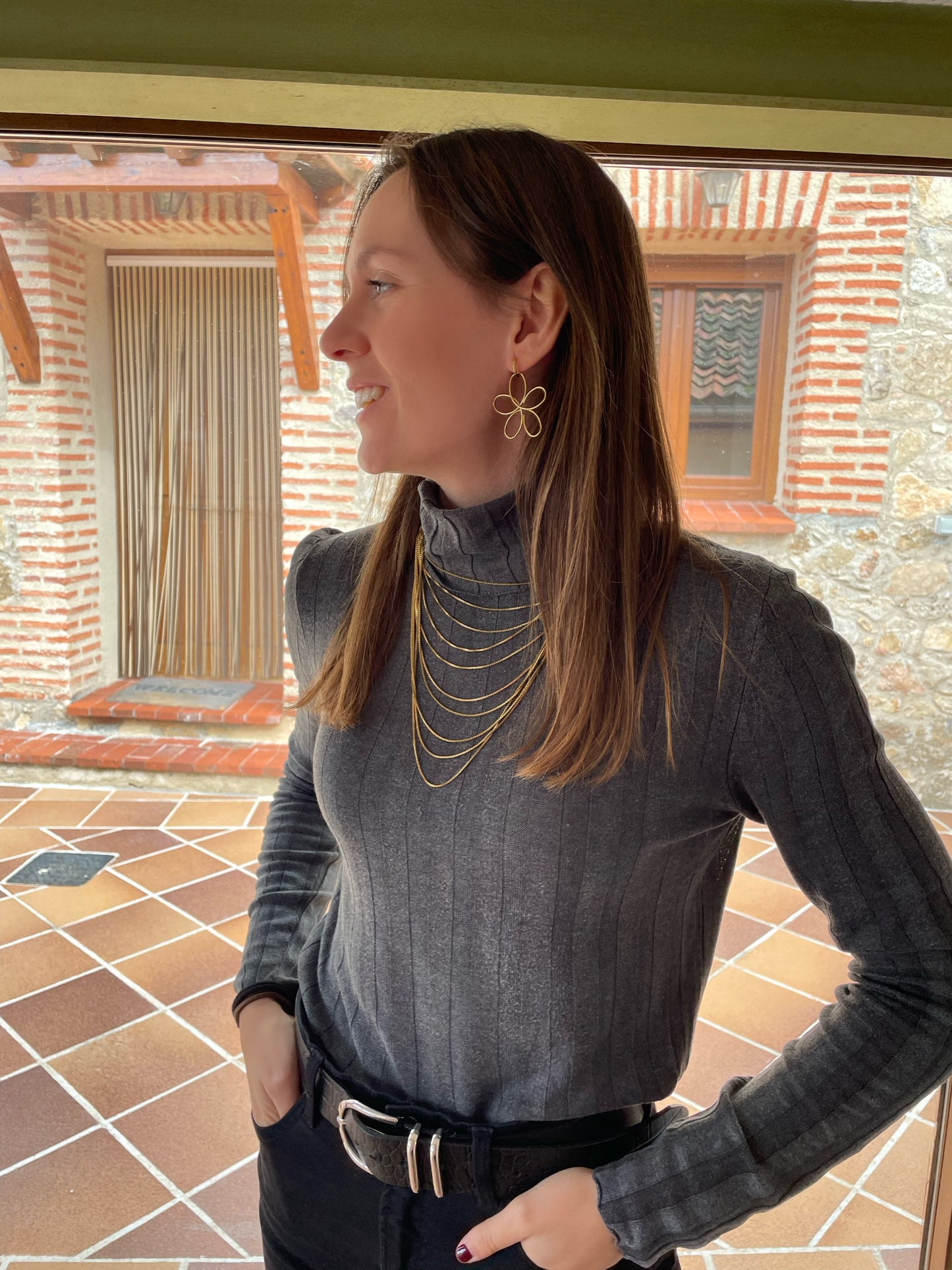 Collar con varias tiras de acero inoxidable en oro