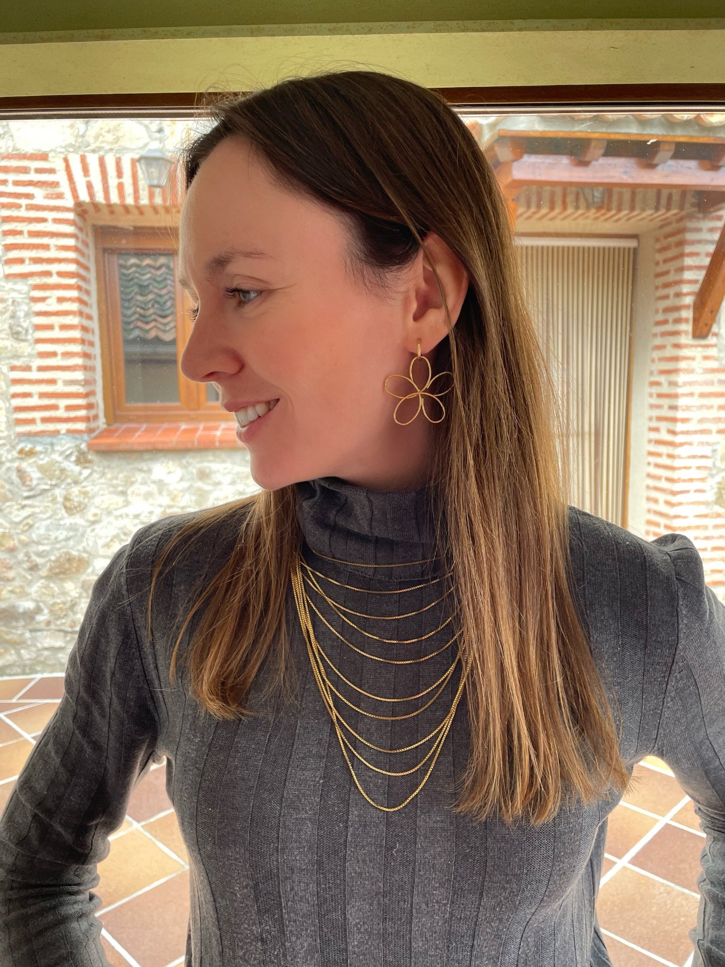 Collar con varias tiras de acero inoxidable en oro