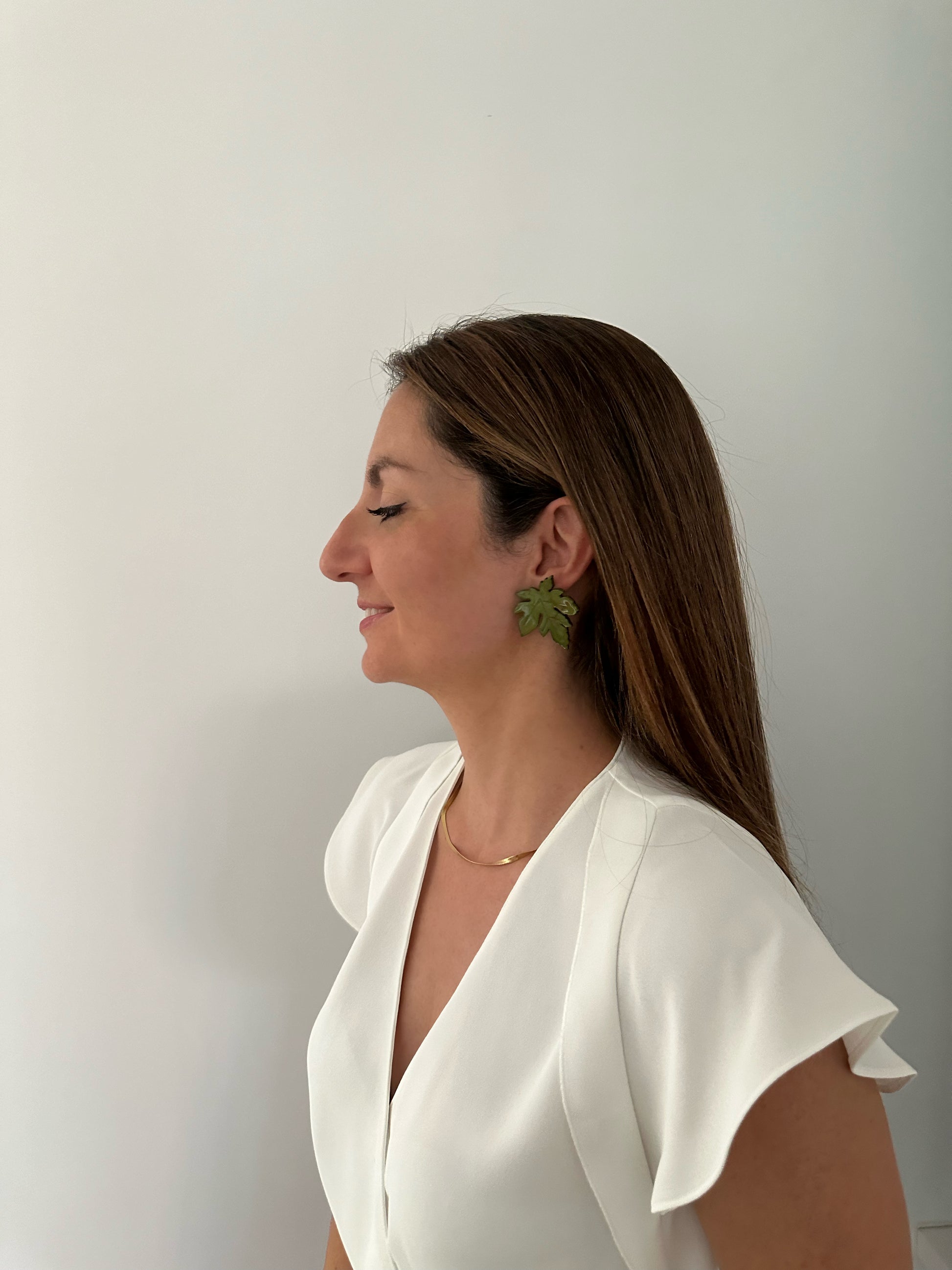 Pendientes para invitada de metacrilato en color verde. Estos pendientes son perfectos para elevar tus looks en eventos. Son hipoalergénicos.