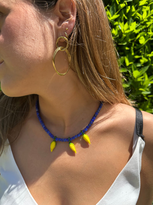 Pendientes de acero inoxidable en color oro. Estos pendientes son perfectos para elevar tus looks en eventos y en el día a día. Son hipoalergénicos.