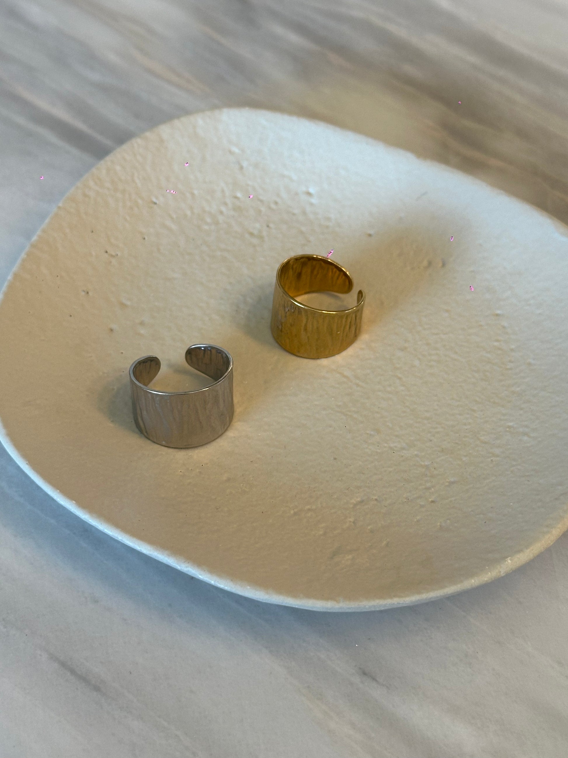 Anillo de acero inoxidable ajustable en dorado o en plata