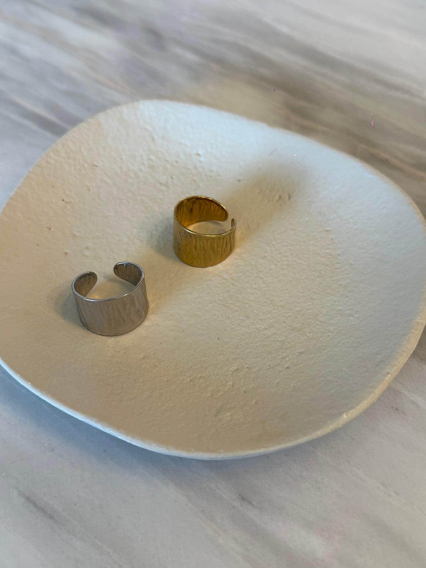 Anillo de acero inoxidable ajustable en dorado o en plata