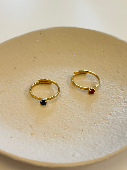 Anillo solitario en azul o en rojo de acero inoxidable ajustable