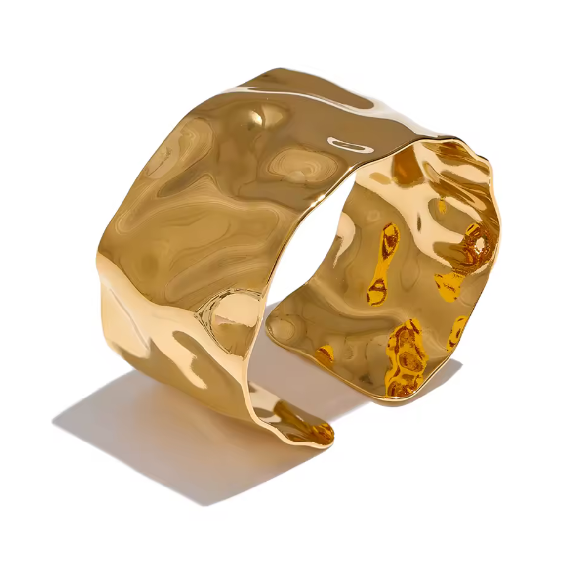 Brazalete de acero inoxidable ajustable. En color dorado.