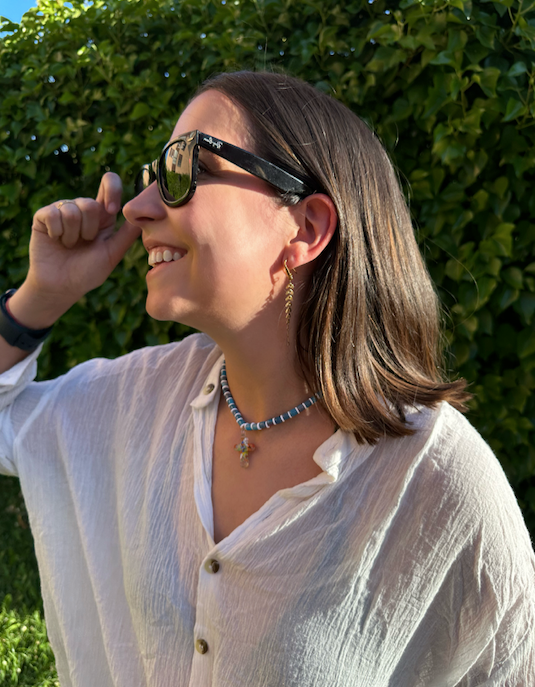 Collar del Verano, con bolas de cerámica y arcilla polimérica con cruz de cristal de murano 