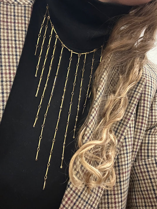 Collar con varias tiras de acero inoxidable en cascada en color oro