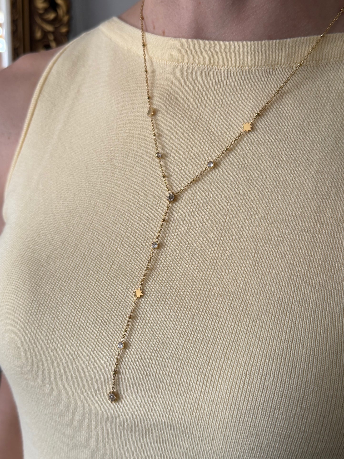 Collar en Y de acero inoxidable en color oro