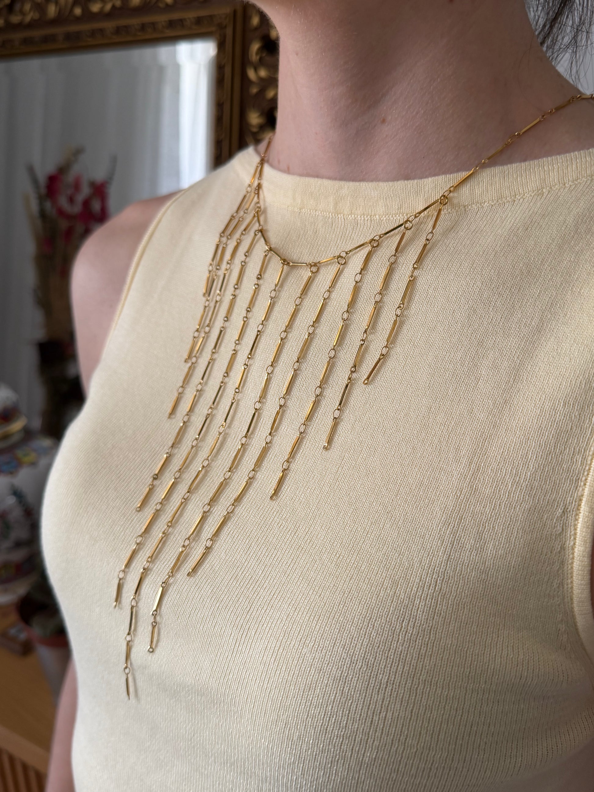 Collar con varias tiras de acero inoxidable en cascada en color oro