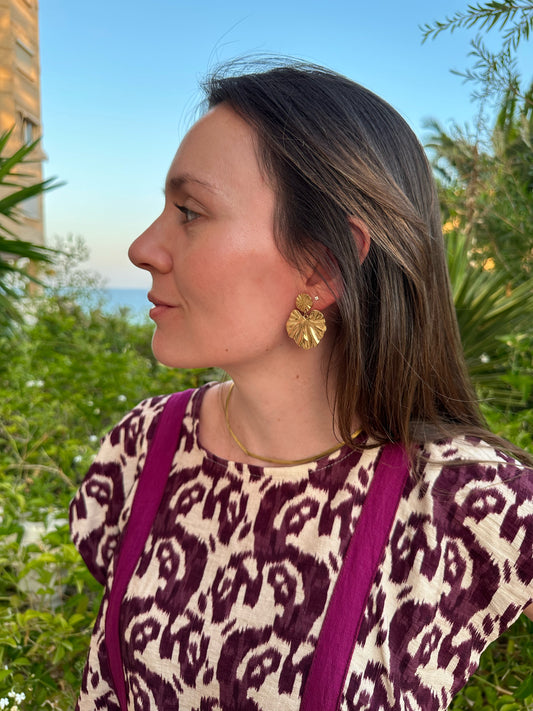 Pendientes para invitada de acero inoxidable en color oro. Estos pendientes son perfectos para elevar tus looks en eventos. Son hipoalergénicos.
