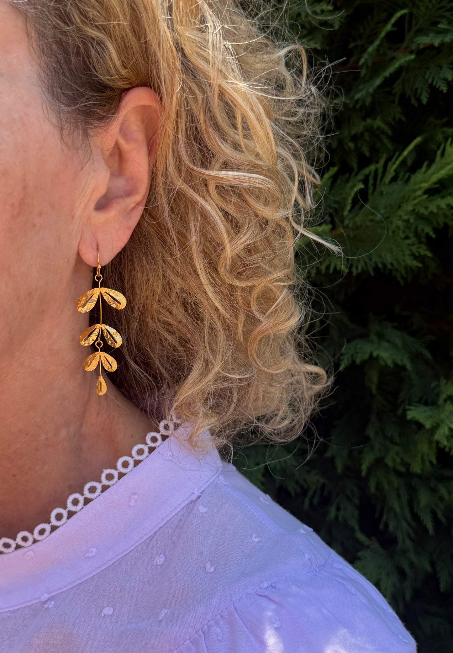 Pendientes dorados acero inoxidable en color oro. Estos pendientes son perfectos para elevar tus looks. Son hipoalergénicos.